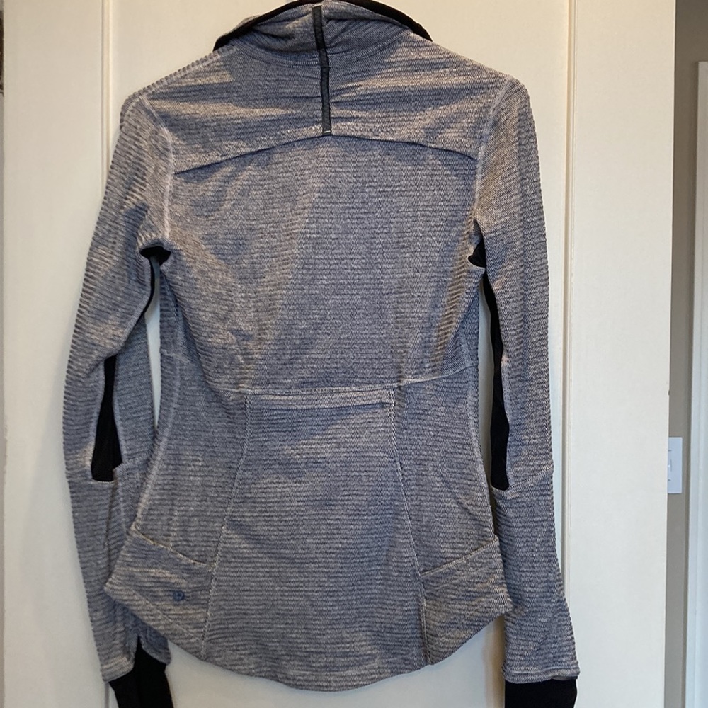 Lululemon 6 Pullover Light Jacket Black Gray - image 6